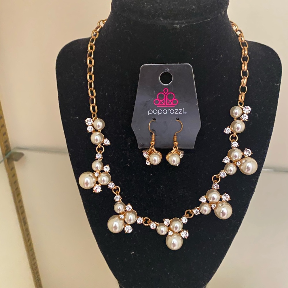 Paparazzi Necklace and earrings